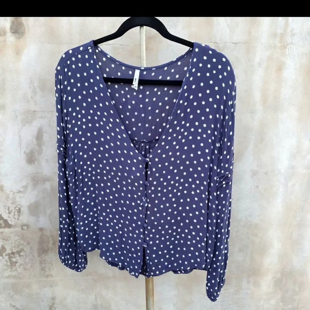 Amuse Society navy blouse with small white daisys